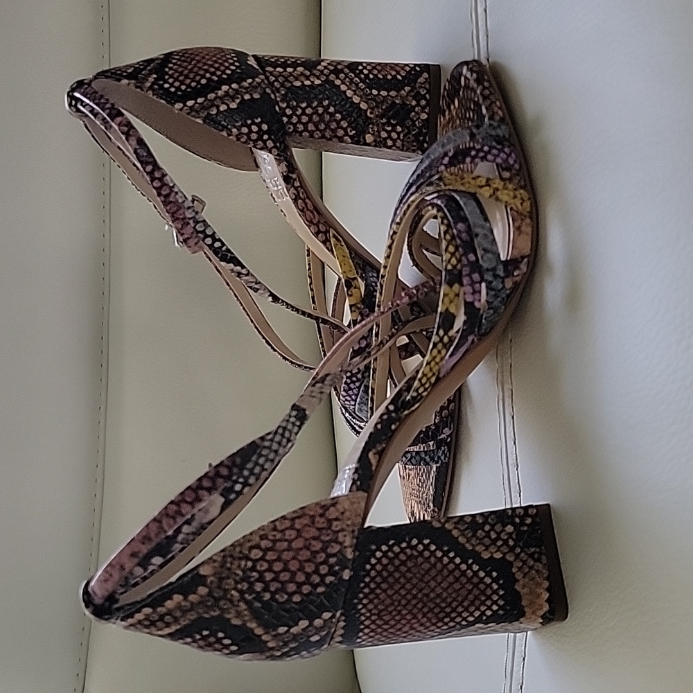 Vince Camuto 7M Snake Print Heels Excellent Used Condition